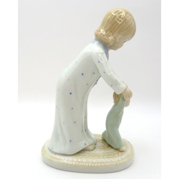 Vintage Lefton China Seville 1986 Porcelain Figurine Girl Helping Toddler Walk - Picture 7 of 10
